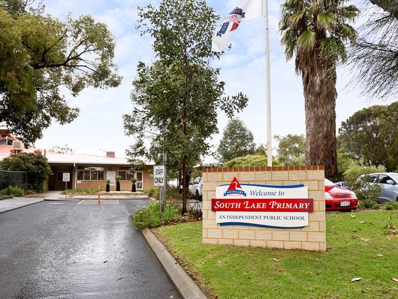 68 Elderberry Drive, South Lake WA 6164