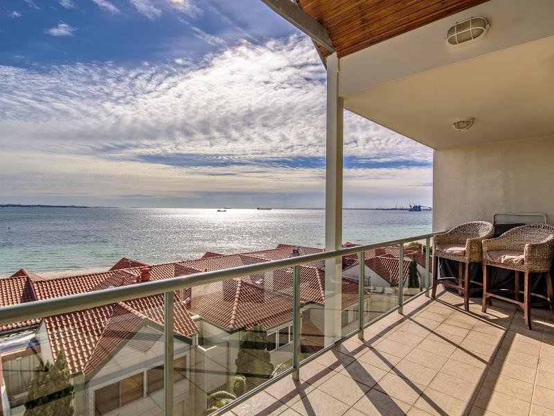 16/7 Railway Terrace, Rockingham WA 6168