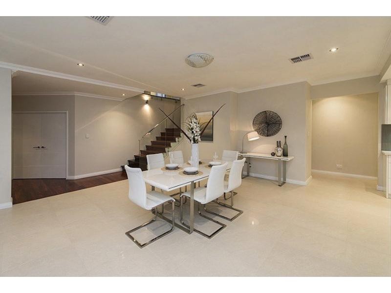 21 Windchime Terrace, Atwell WA 6164