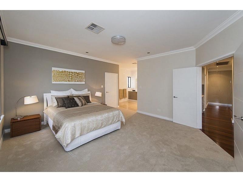 21 Windchime Terrace, Atwell WA 6164