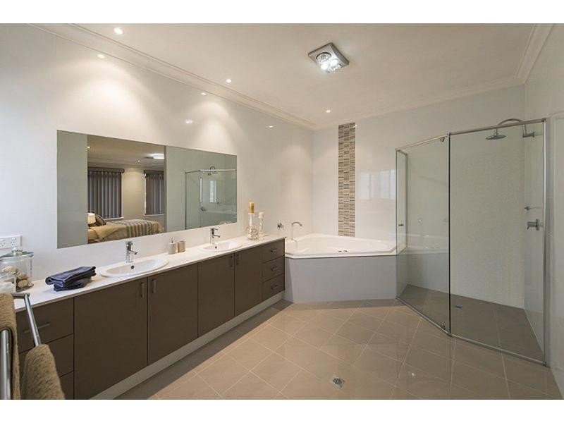 21 Windchime Terrace, Atwell WA 6164