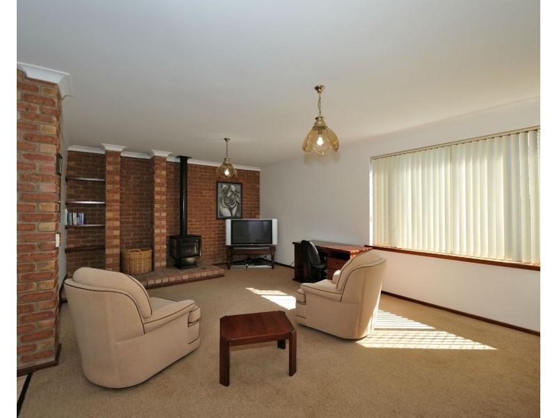 4 Hymus Street, Rockingham WA 6168