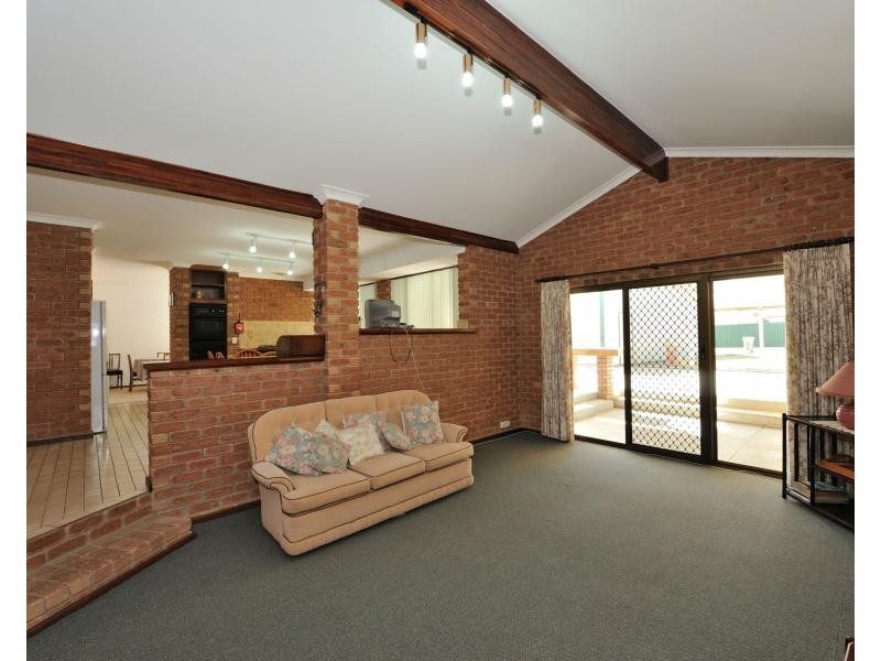 4 Hymus Street, Rockingham WA 6168