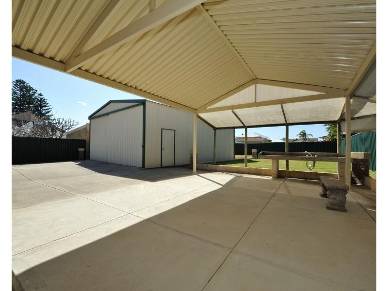 4 Hymus Street, Rockingham WA 6168