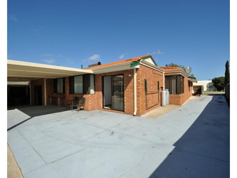 4 Hymus Street, Rockingham WA 6168