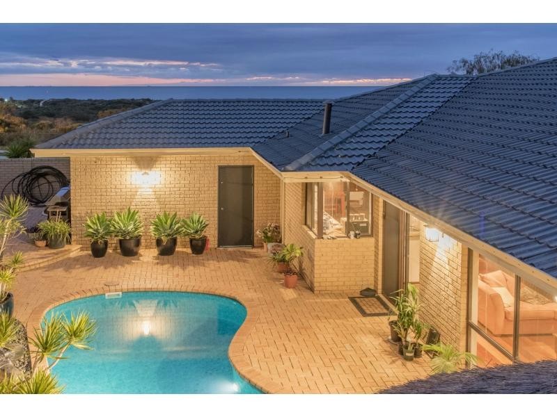 48 Southern Cross Circle, Ocean Reef WA 6027