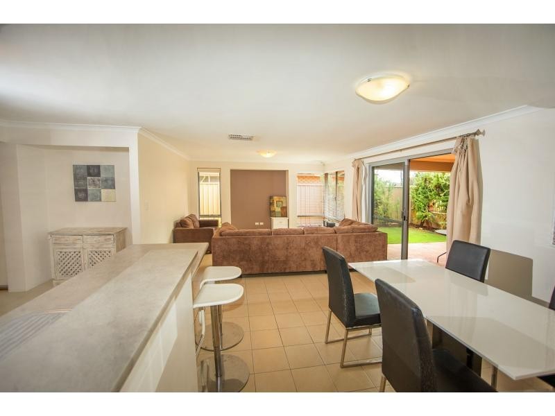 4/20 Claridge Circle, Thornlie WA 6108