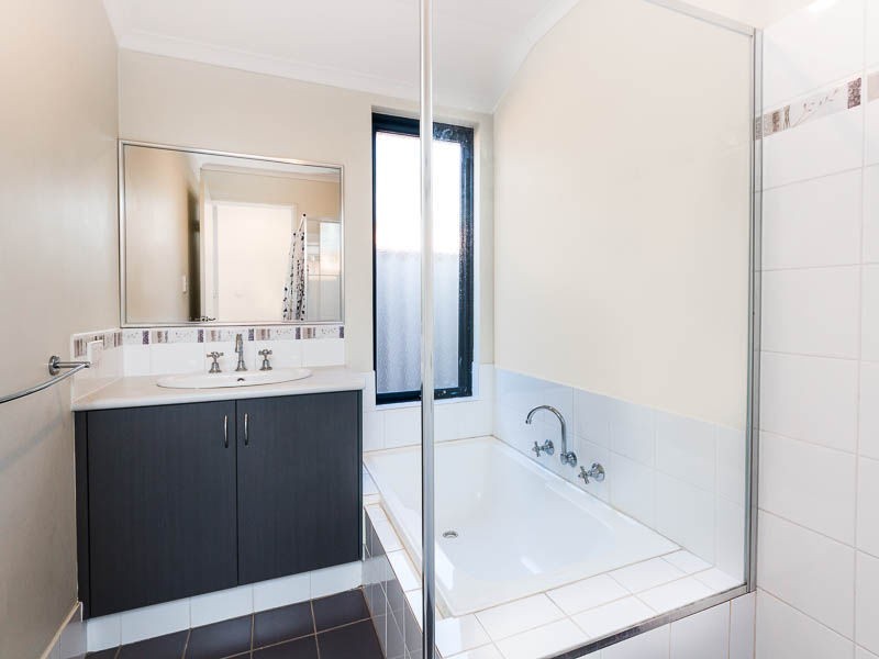 18/1 Coojong Link, Success WA 6164