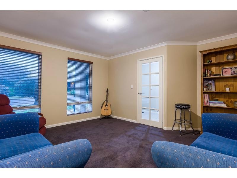 4 Winston Way, Madeley WA 6065