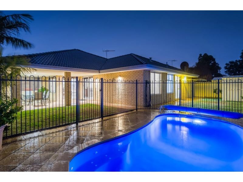 4 Winston Way, Madeley WA 6065