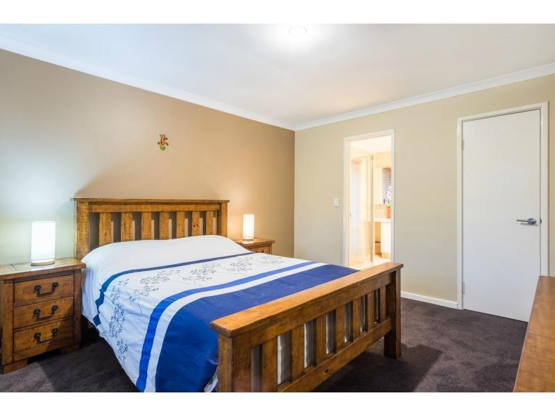 4 Winston Way, Madeley WA 6065