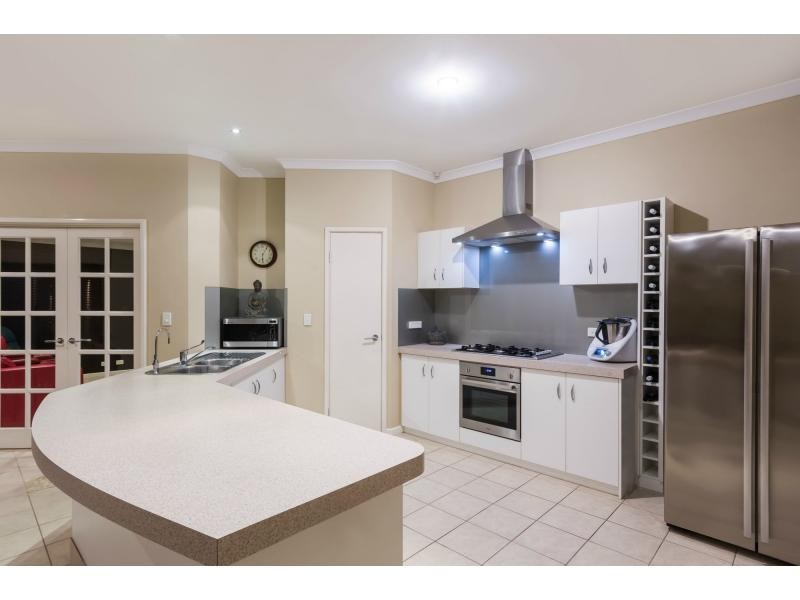 4 Winston Way, Madeley WA 6065
