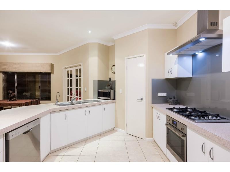 4 Winston Way, Madeley WA 6065