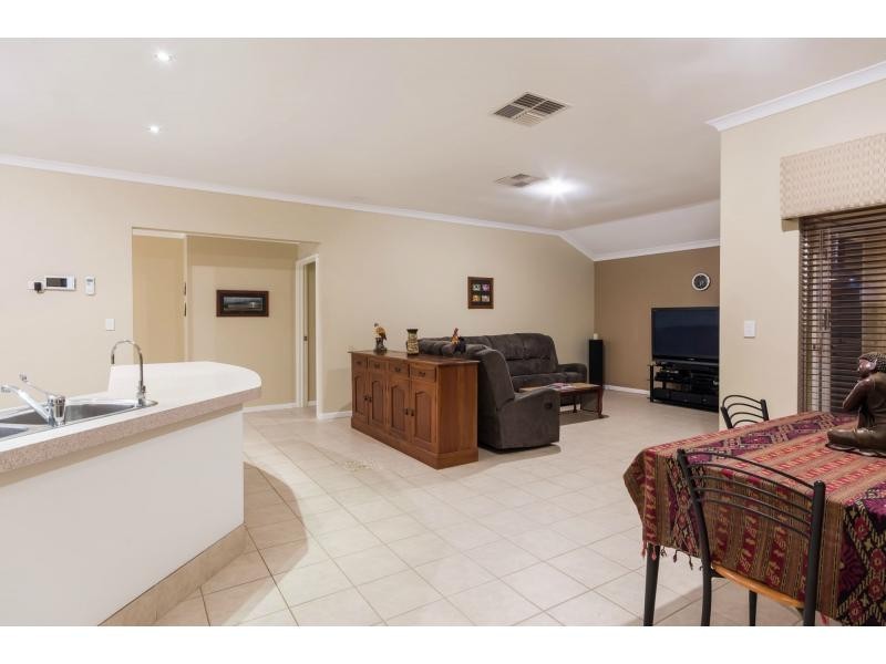 4 Winston Way, Madeley WA 6065