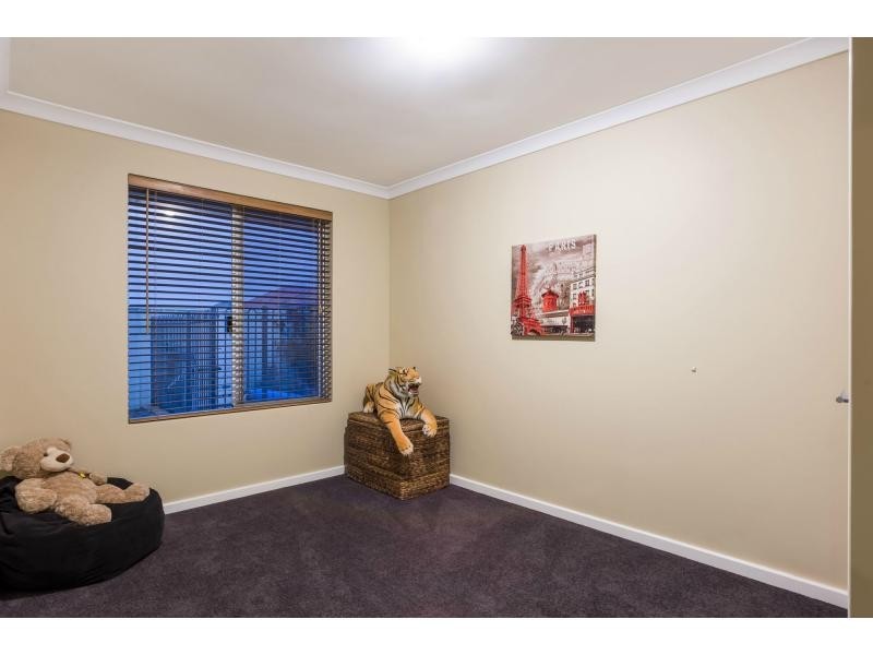 4 Winston Way, Madeley WA 6065