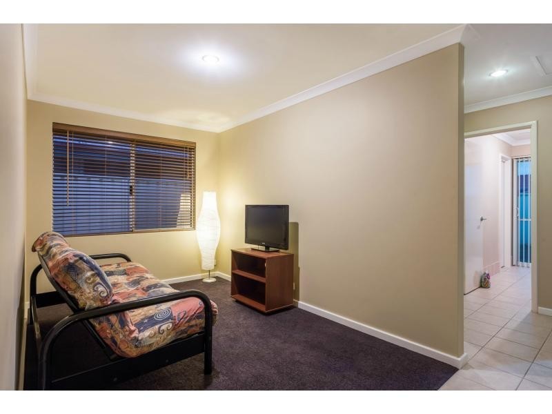 4 Winston Way, Madeley WA 6065