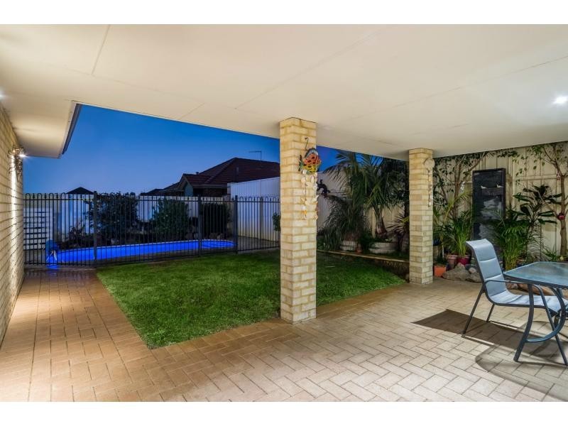 4 Winston Way, Madeley WA 6065