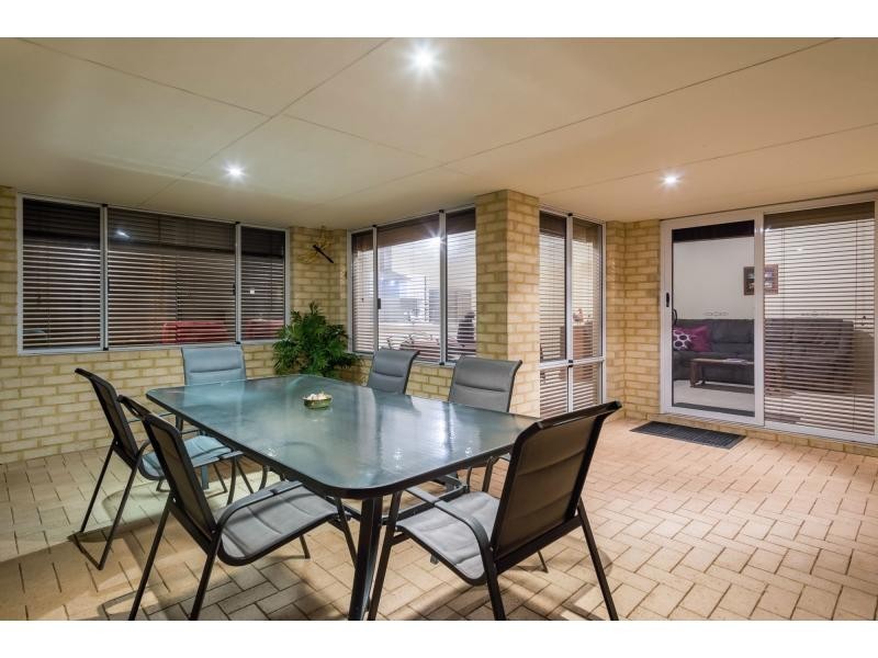 4 Winston Way, Madeley WA 6065