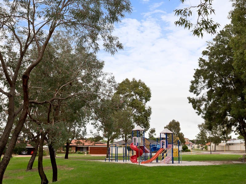 33 Steiner Avenue, Success WA 6164