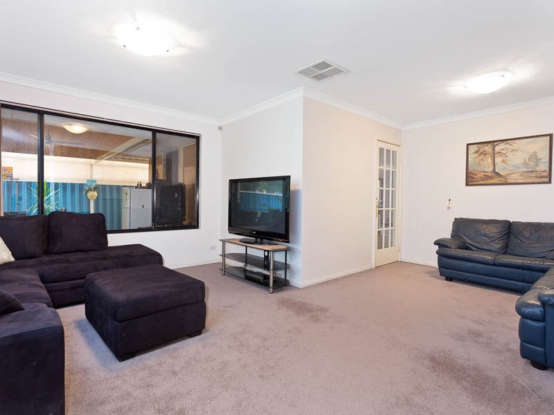 33 Steiner Avenue, Success WA 6164