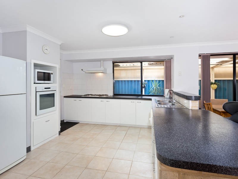 33 Steiner Avenue, Success WA 6164