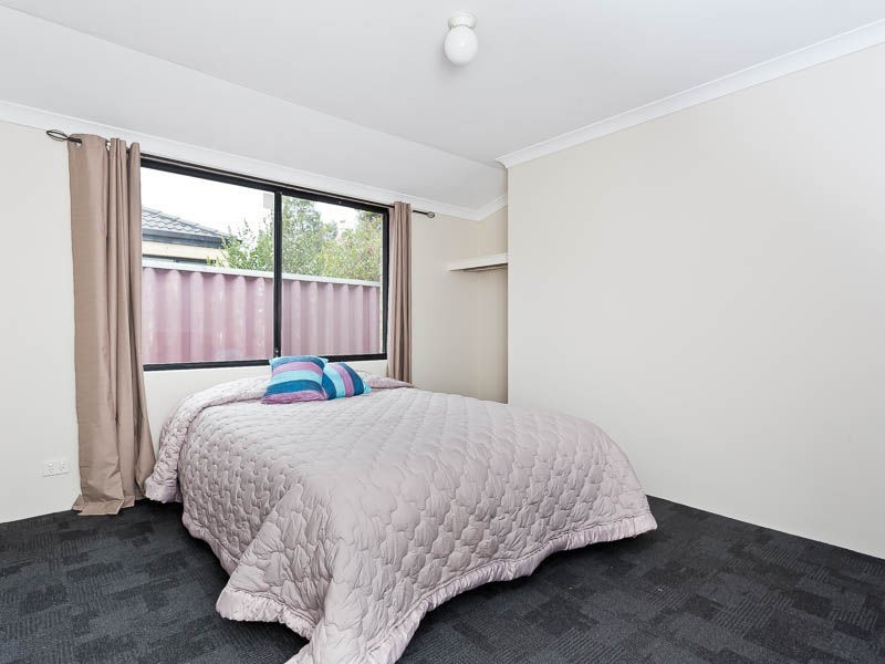 33 Steiner Avenue, Success WA 6164