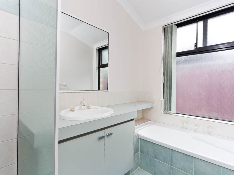 33 Steiner Avenue, Success WA 6164