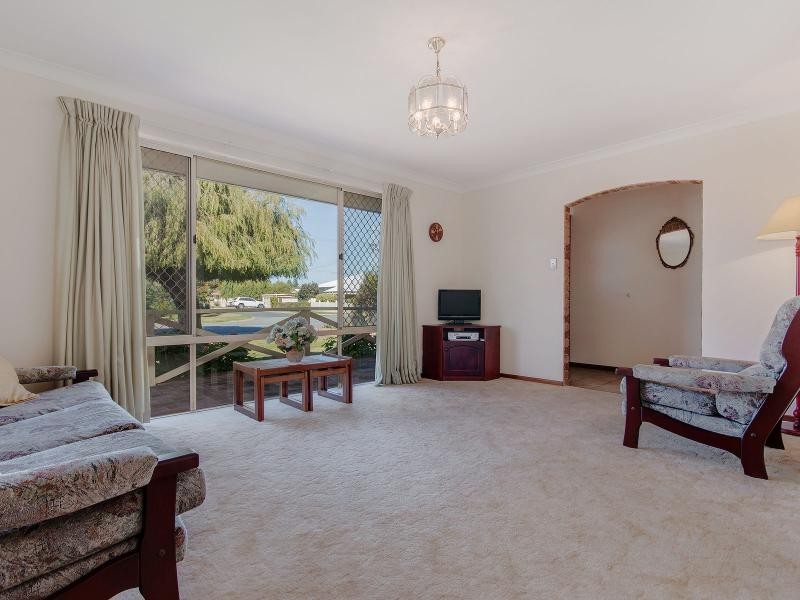 12 Arthur Road, Safety Bay WA 6169