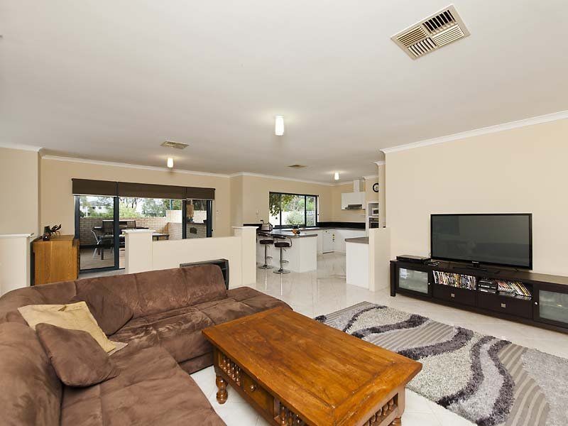 4 Midsummer Circle, Pinjarra WA 6208