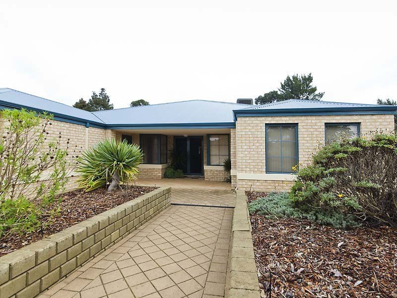 4 Midsummer Circle, Pinjarra WA 6208