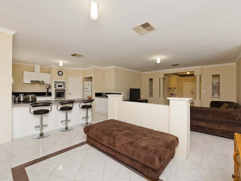 4 Midsummer Circle, Pinjarra WA 6208