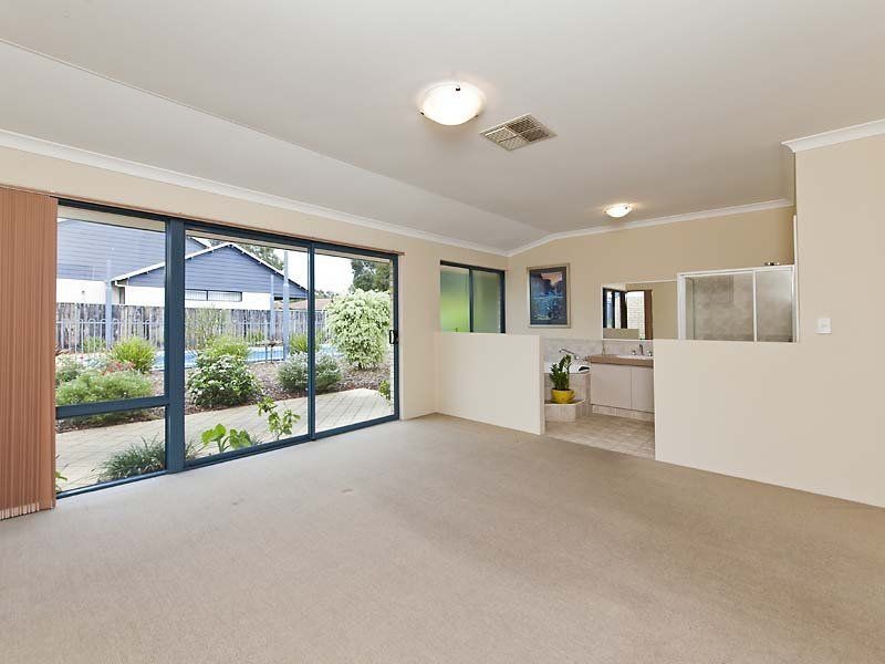 4 Midsummer Circle, Pinjarra WA 6208