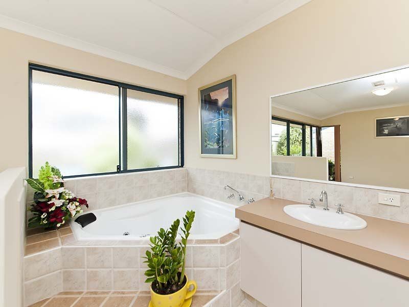 4 Midsummer Circle, Pinjarra WA 6208