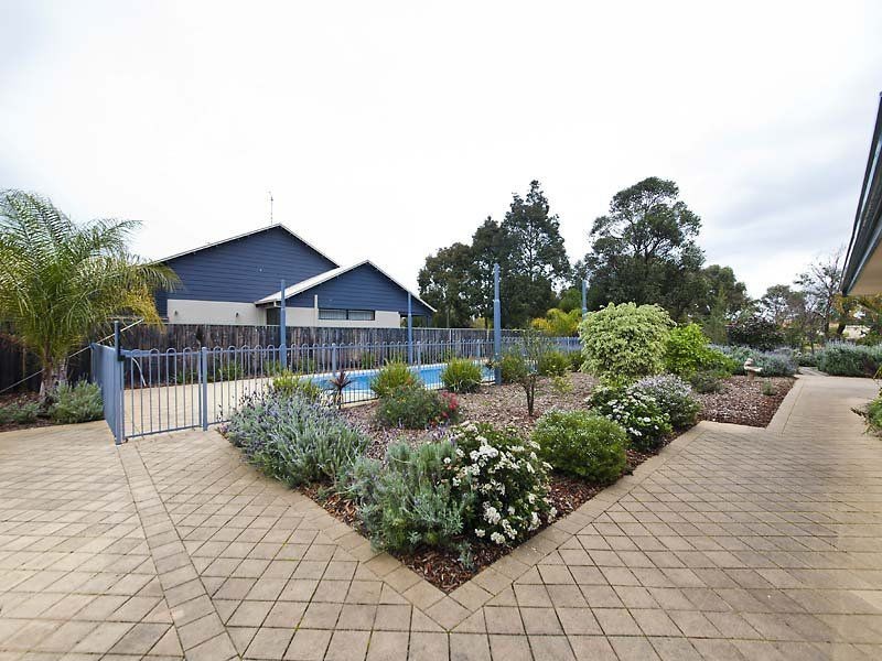 4 Midsummer Circle, Pinjarra WA 6208