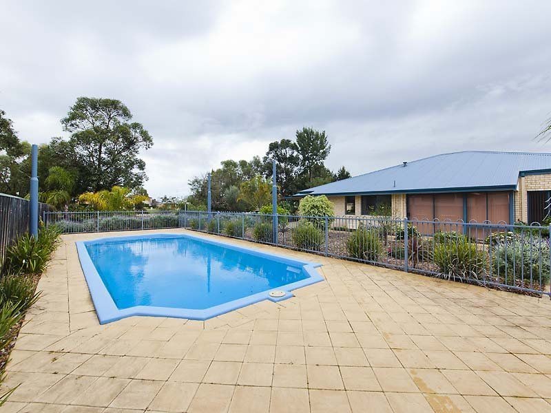 4 Midsummer Circle, Pinjarra WA 6208