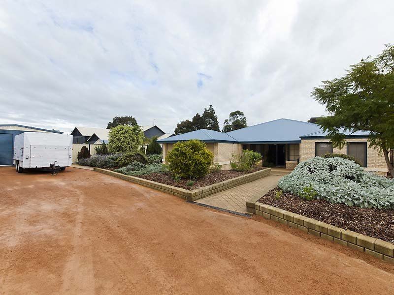4 Midsummer Circle, Pinjarra WA 6208