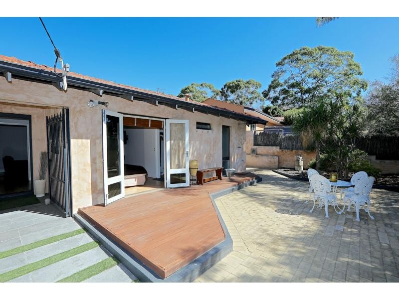 24 Doriot Way, Carine WA 6020