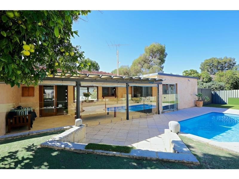 24 Doriot Way, Carine WA 6020