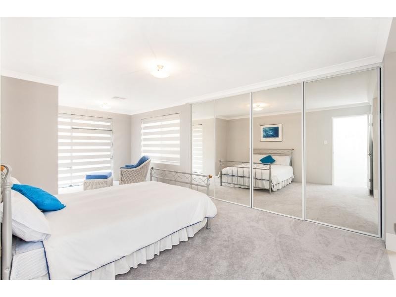 12 Acerosa Boulevard, Halls Head WA 6210