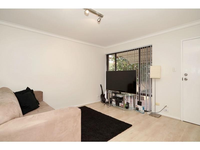 2/215 Royal Street, Yokine WA 6060