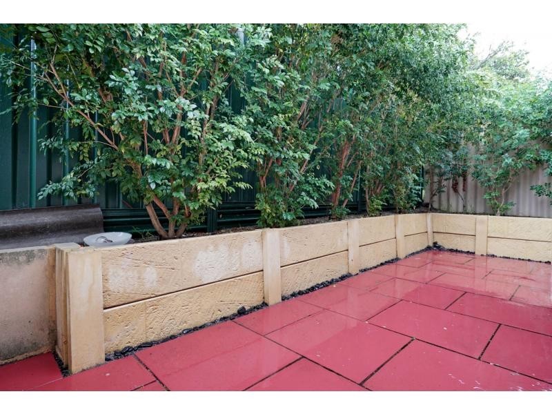 2/215 Royal Street, Yokine WA 6060