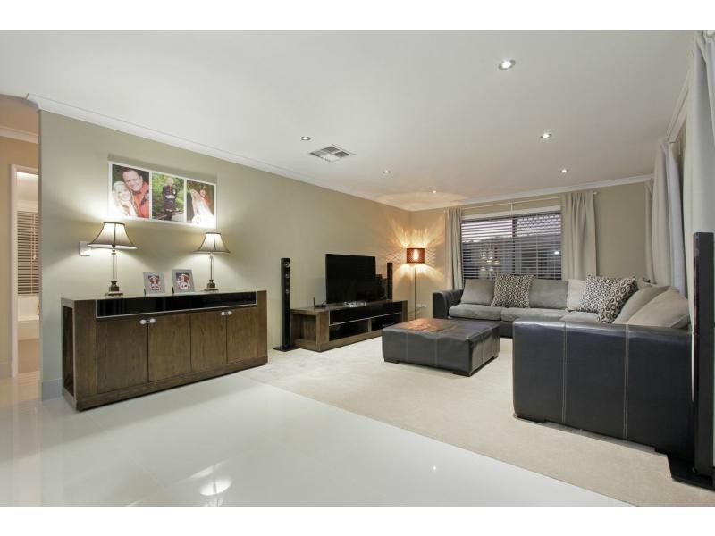 2 Ayr Way, Mindarie WA 6030