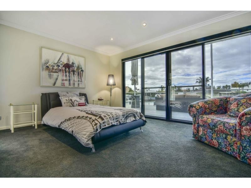 9 Fortescue Court, Dudley Park WA 6210