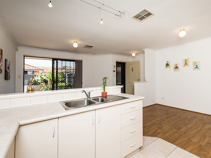 6/14 Warwick Street, St James WA 6102