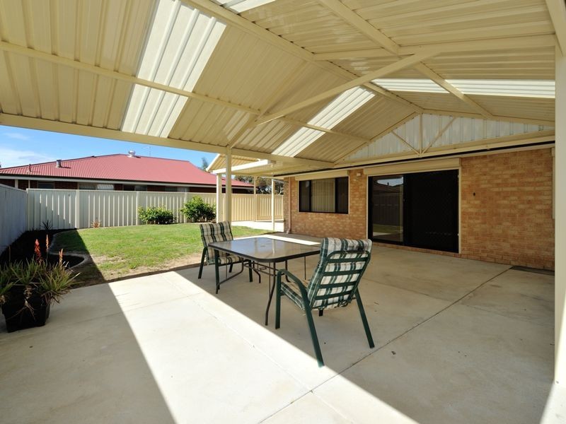 2 Huntingdale Court, Cooloongup WA 6168