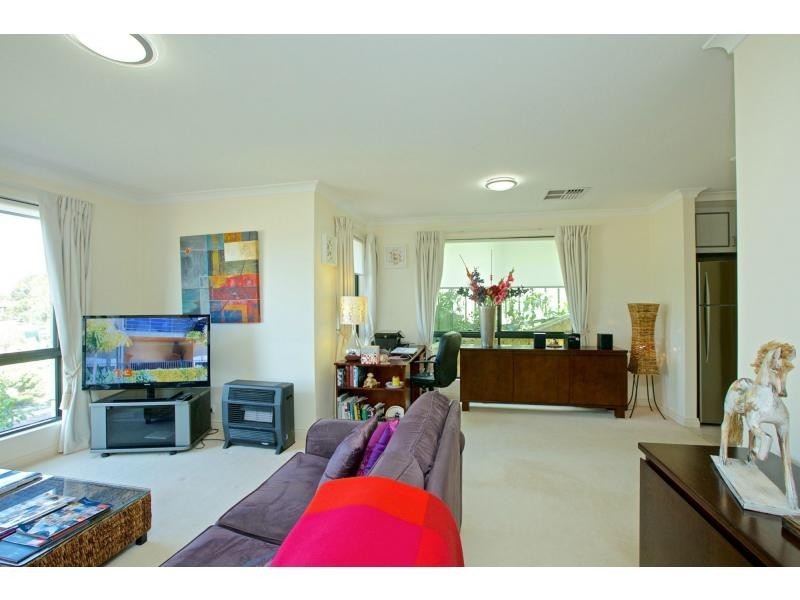 13 Woodhall Street, Stirling WA 6021