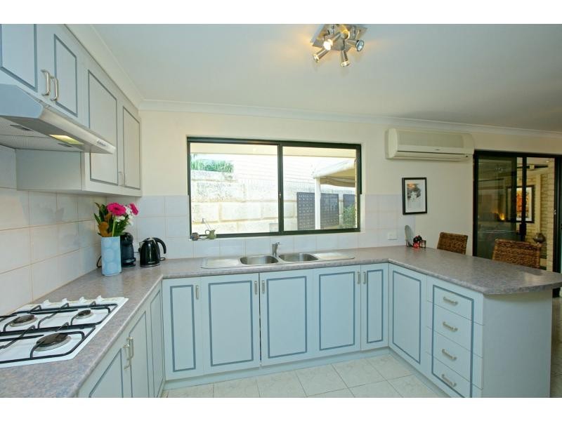 13 Woodhall Street, Stirling WA 6021