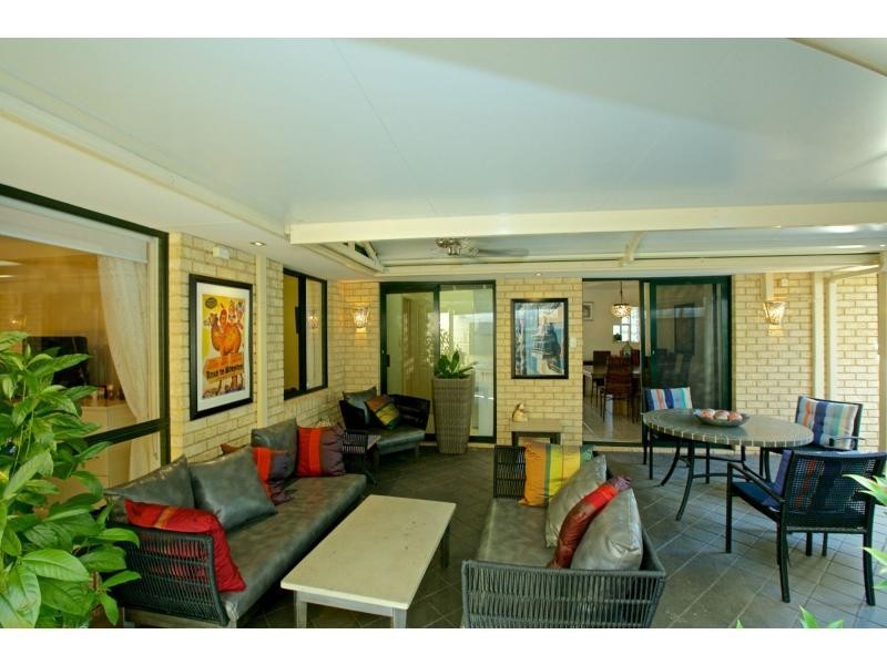 13 Woodhall Street, Stirling WA 6021