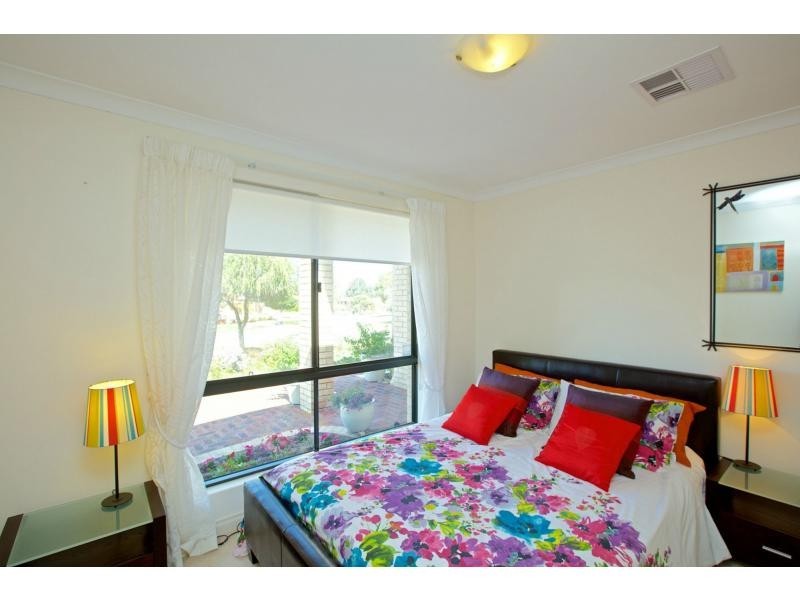 13 Woodhall Street, Stirling WA 6021