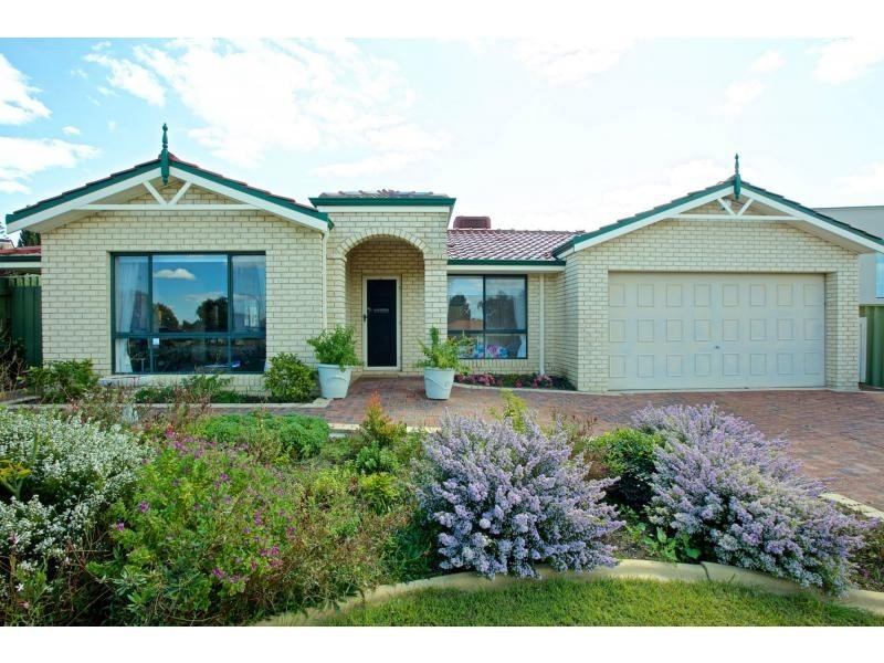 13 Woodhall Street, Stirling WA 6021